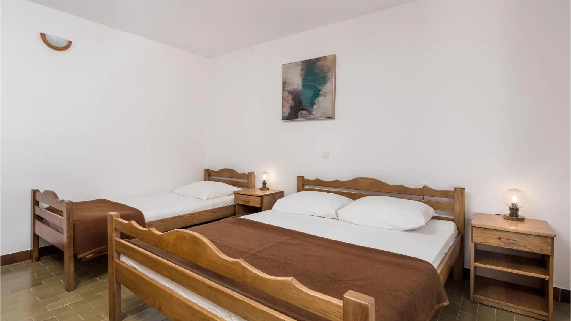 Lovely Apartment In Rab With Kitchen Mundanije